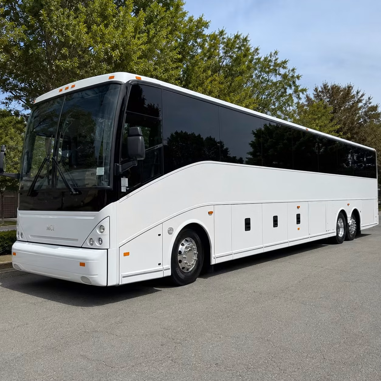 a charter bus rental for corporate groups flying through the portland metro